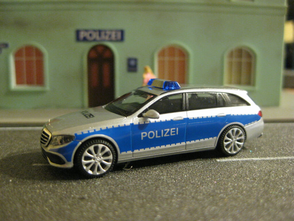 MB E-Klasse S213 "Polizei"